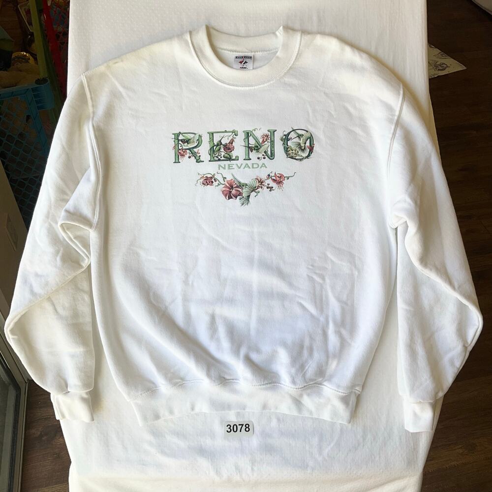 Jerzees Women’s Long Sleeve Scoopneck Sweatshirt size M, White, Reno Nevada